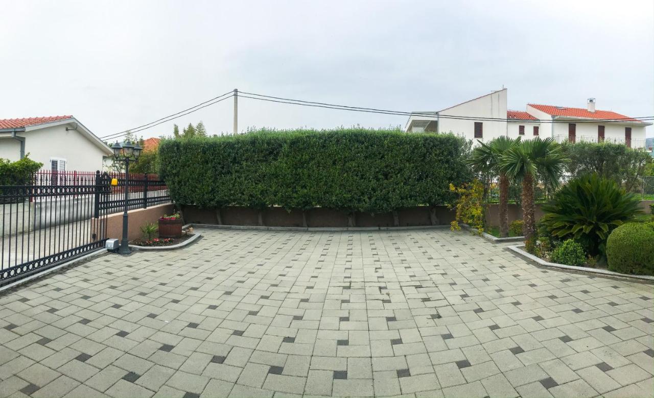 Kaštela Apartments Robert מראה חיצוני תמונה