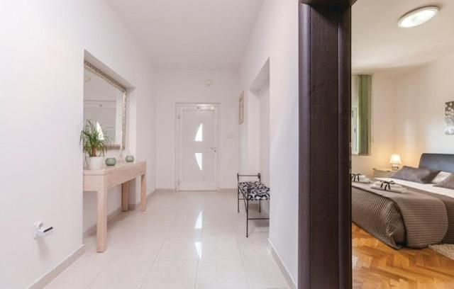 Kaštela Apartments Robert מראה חיצוני תמונה